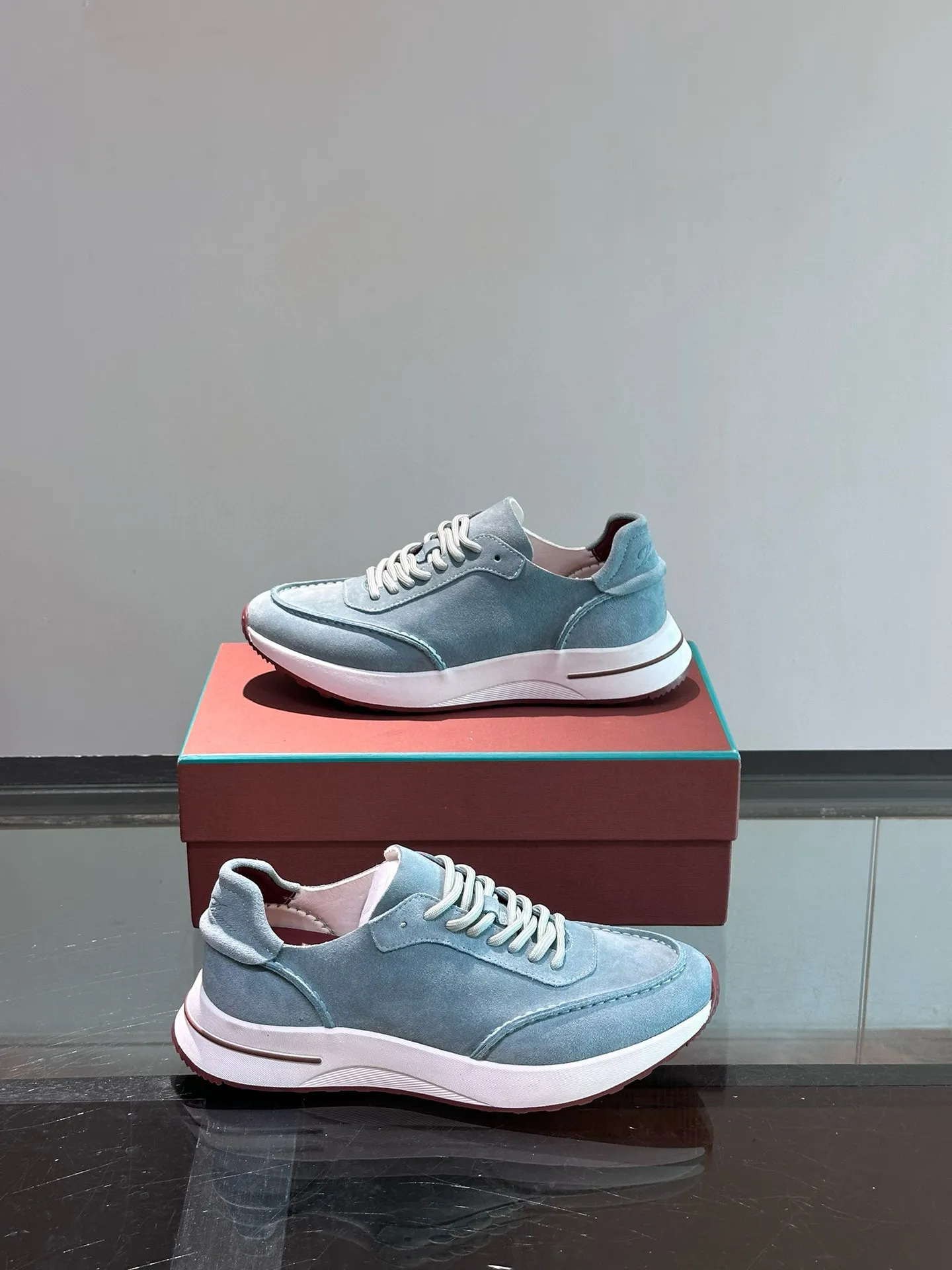 Factory price: 540💰Loro men's shoes💰iana niche Loro classic jogging shoes, men's lace-up casual shoes and sneakers, high-quality lightweight and comfortable fabrics, suitable for outdoor leisure, the color scheme is young and energetic, and it looks great with sportswear or casual suits! Size: 39-46 (customized sizes of 45 and 46 are non-refundable)